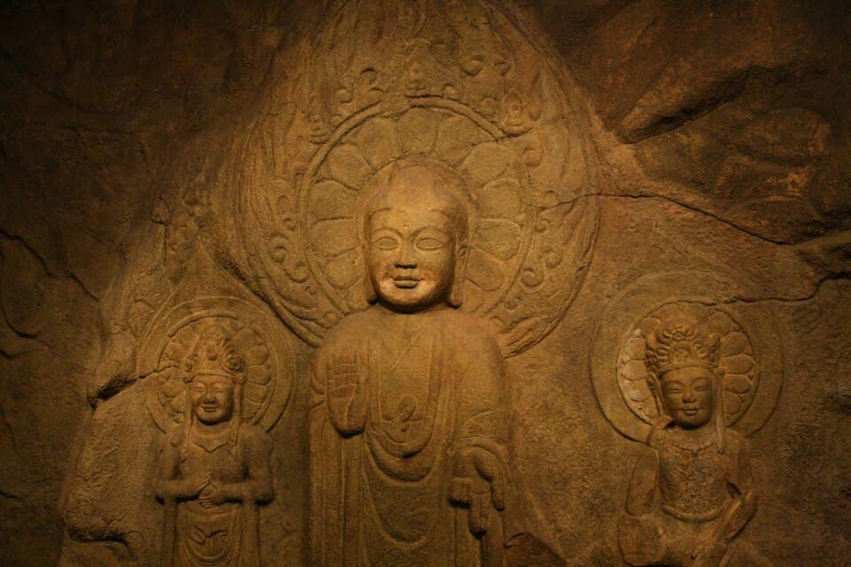 서산 용현리 마애여래삼존상